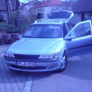 Mein Auto mit Winterreifen und noch ohne Spoiler