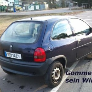 Für denn Tüv mussten beide Längsträger (B Corsa Krankheit) geschweisst werden, da ich eh das Schweissgerät in der Hand hatte musste eben auch mal der 