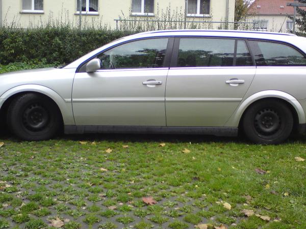 Da waren die Alu`s schon runter. Einfach der tiefste Vectra C im Altenburger Land! Bilder in meiner Vectra Halle folgen bald auf Grund der Nachfrage.