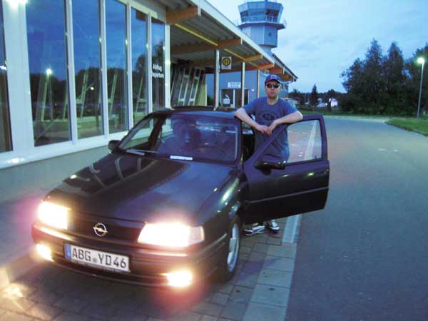 Me nearby my former 1993 Opel Vectra-A - GL - C18NZ - 1.8j - Face-Lift - Edition at "Leipzig-Altenburg - Regional-Air-Port" on August, 28th 2010.