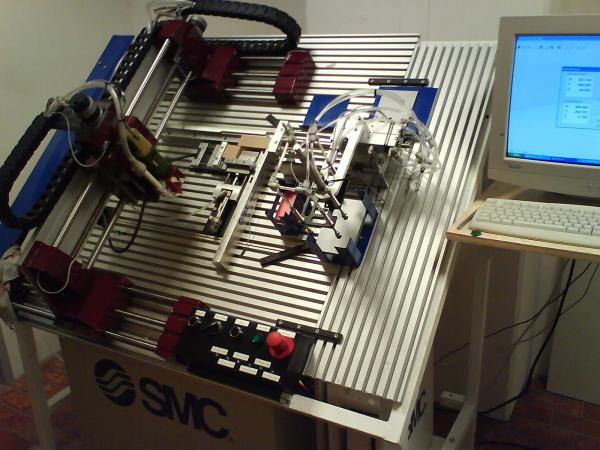 Meine Diplomarbeit, CNC gesteuerte 3-Achsen Fräsmaschine zum Fräsen von Namens- und Türschildern, mit pneumatischer Einlege- und Entnahmestation