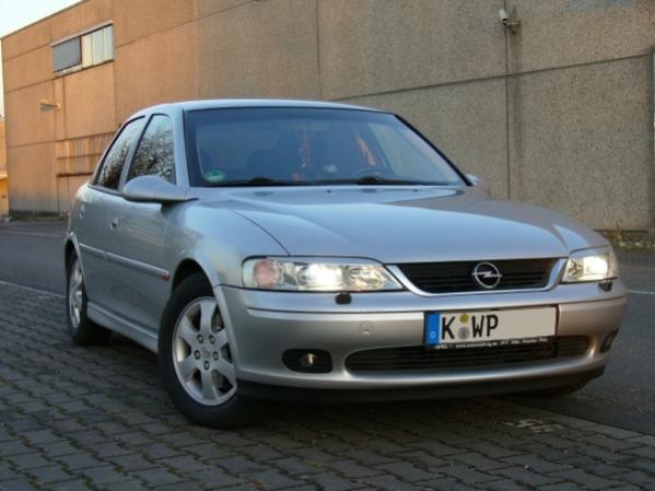 Nachträglich eingebaute SunReflect mit Blaukeil (Steinschlag)