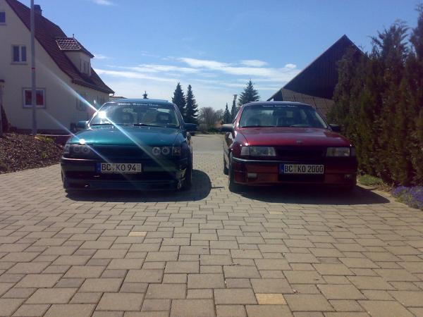 Rechts Mein Vectra 2.0 8V 1991 / Links Vectra von nem Kollegen 6V (war ma 2.0 8V)