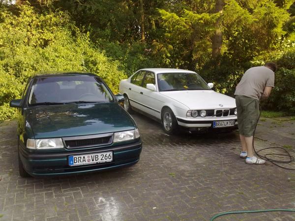 Was machen Männer Samstags und Freitags??? Natürlich Auto waschen!